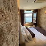 Weingart Seaside Szálloda 3*