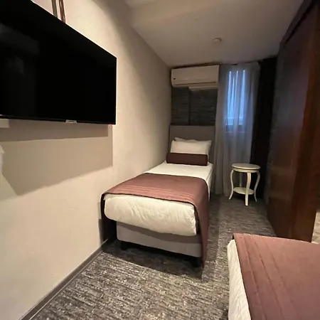 Kavi Seaside Hotel *