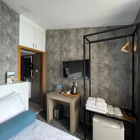 Kavi Seaside Hotel *