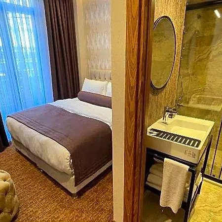 Weingart Seaside Hotel 3*