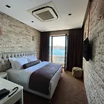 Weingart Seaside Hotel